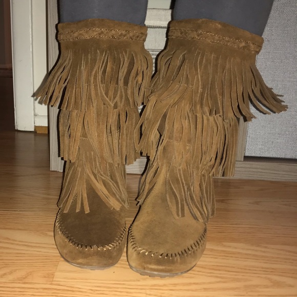 Minnetonka Shoes - Brown Minnetonka fringe boot